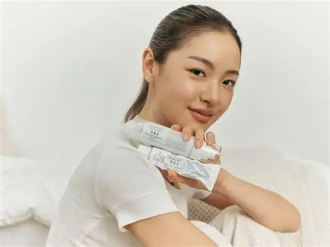 Dr. Althea Aqua Marine Jelly Mist - Lifestyle Model Application